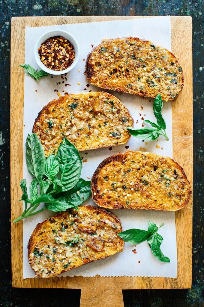 fsaspokane's tweet photo. This Is Probably the Best Garlic Bread You'll Ever Make — Delicious Links https://t.co/mEXjWuOl95 https://t.co/Fk3MvCQzSj