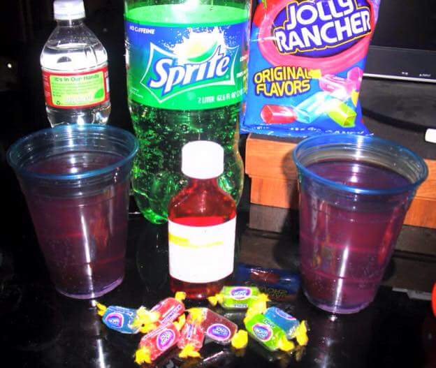 acalle69's tweet photo. My Lil cousin doesn't like her medicine so I got her some candies and soda
#teamgoodmom https://t.co/l8Ma7GosdA