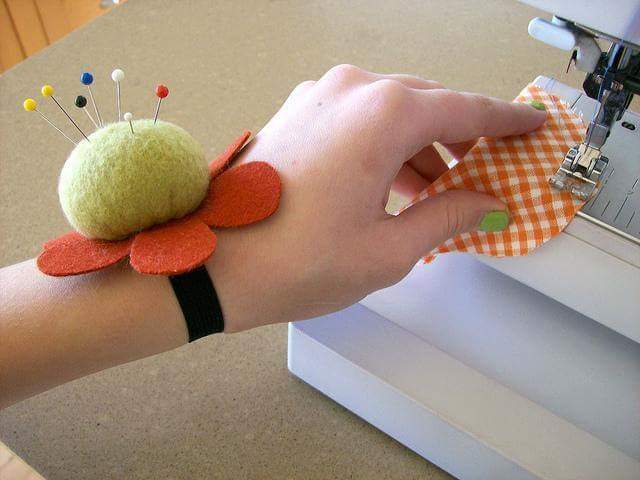aurifil's tweet photo. Every quilter needs a darling pin cushion by their side! @beCraftsy #pincushion #sewyouknow https://t.co/YqBqEqK7mQ https://t.co/Of3KsJyBSU