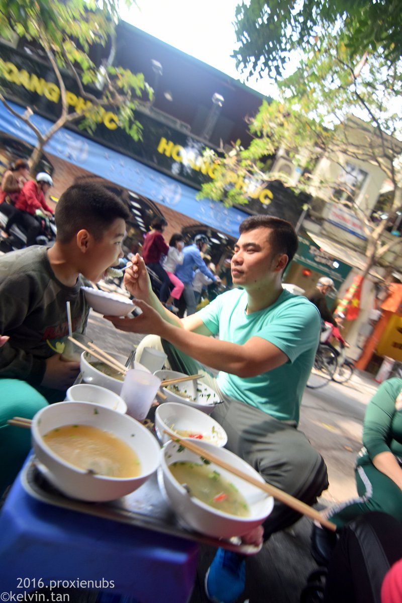 proxienubs's tweet photo. Mouthful of love - 2016 #proxienubs #nikon #streetphotography #vietnam #hanoi #streetsofhanoi #kidsofhanoi #dads https://t.co/IesF5rortK