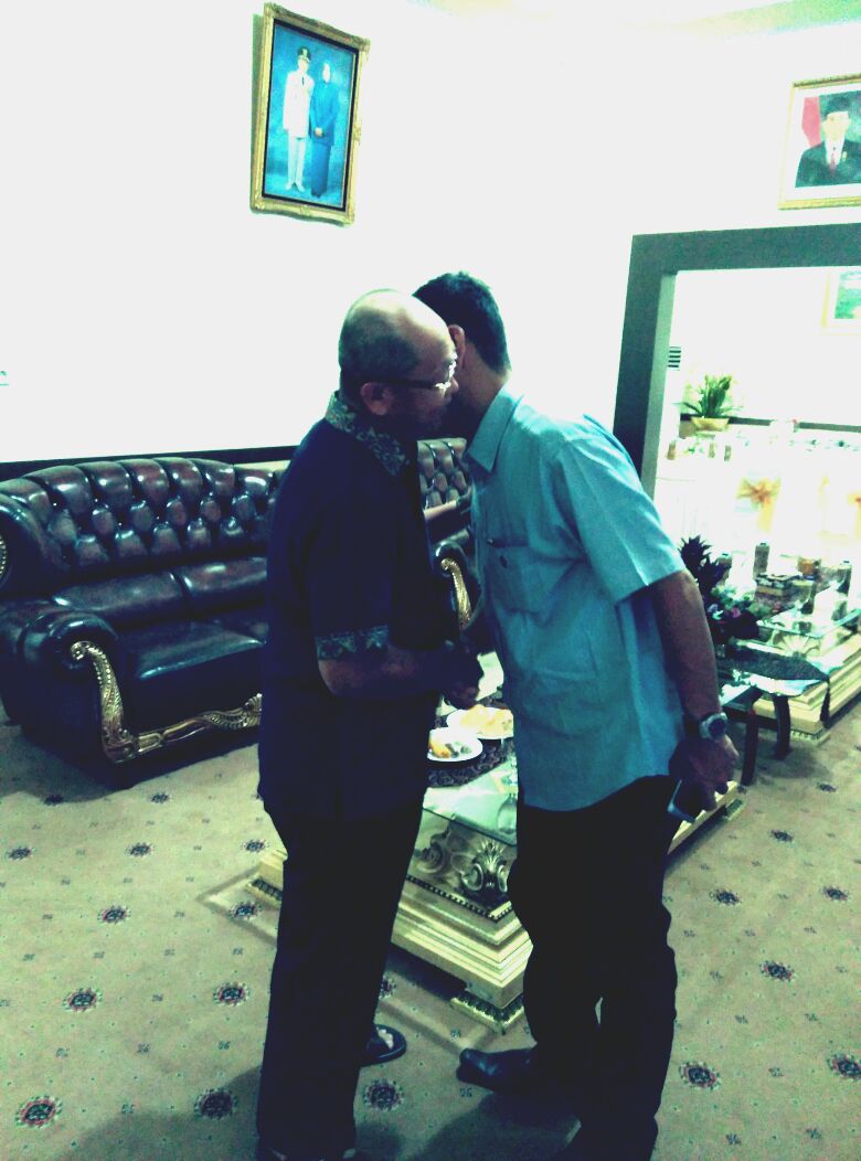 Pagi2 bertamu ke rmh dinas Bupati &amp; Wakil Bupati Sarolangun: Bpk Cek Endra di tepi sungai Batang Hari #GerilyaNegeri