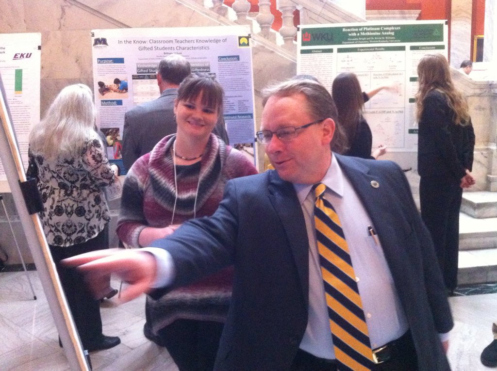Posters2016's tweet photo. @MurrayStatePrez Dr. Bob Davies spending time with all the @murraystateuniv students at #KYPosters16 (1/3): https://t.co/C9fyjwbBst