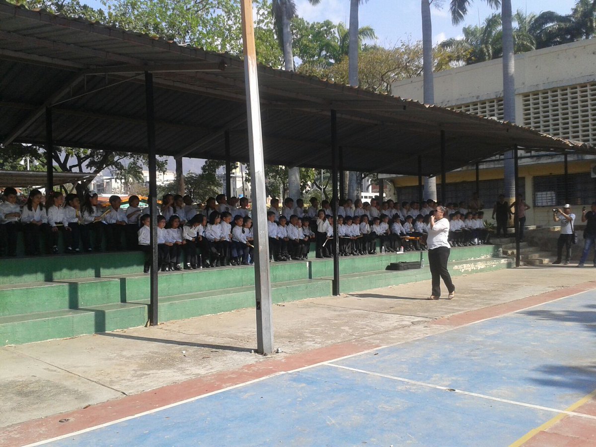 Y hoy llegó el día!!! Mas de 100 niños del Kinder Musical se presentaron y dijeron #ElSistemaCumple41