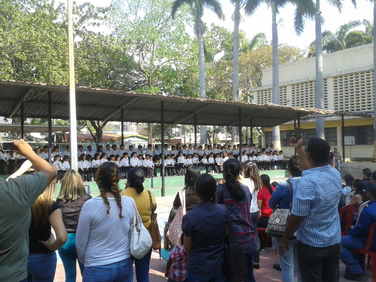 Padres, hermanos, tíos, abuelos... Todos disfrutaron la presentación #ElSistemaCumple41