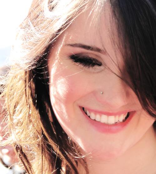 NewsDulceWorld's tweet photo. “La curva más linda en una mujer es su sonrisa” #DejarteDeAmarDulceMaria https://t.co/8da7XtkMM6