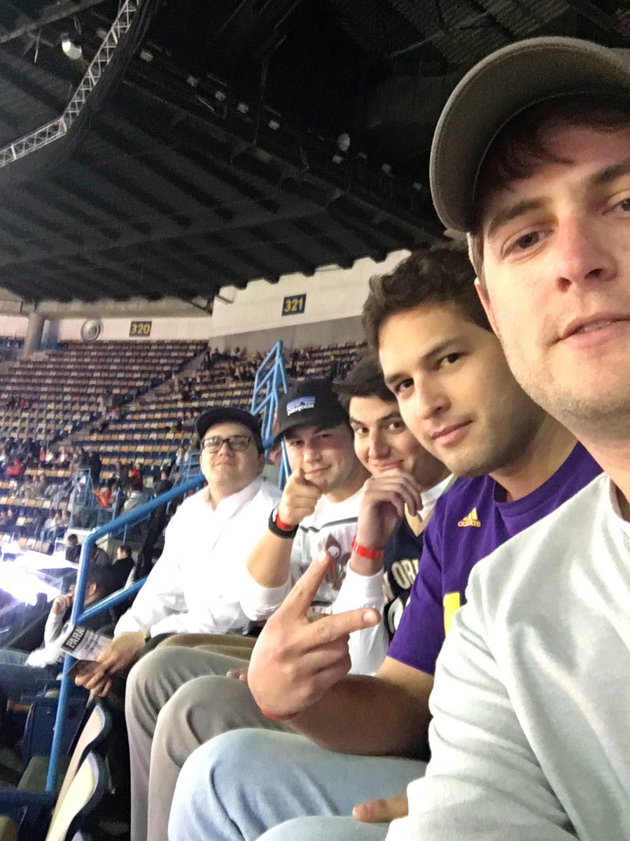 NandoGalla15's tweet photo. #PelicansGameDay with my bros #fam https://t.co/FTYTvyInzR