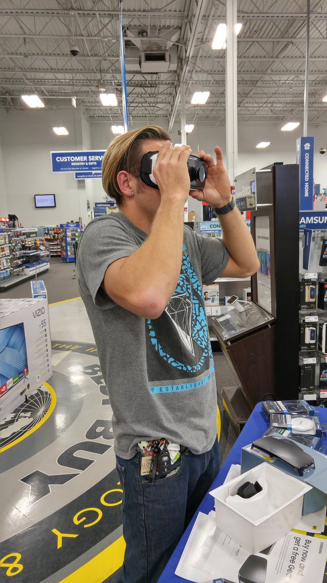 zfunk007's tweet image. Oh man. I wanted to scream in this guys ear soooooooo bad! #VRProblems