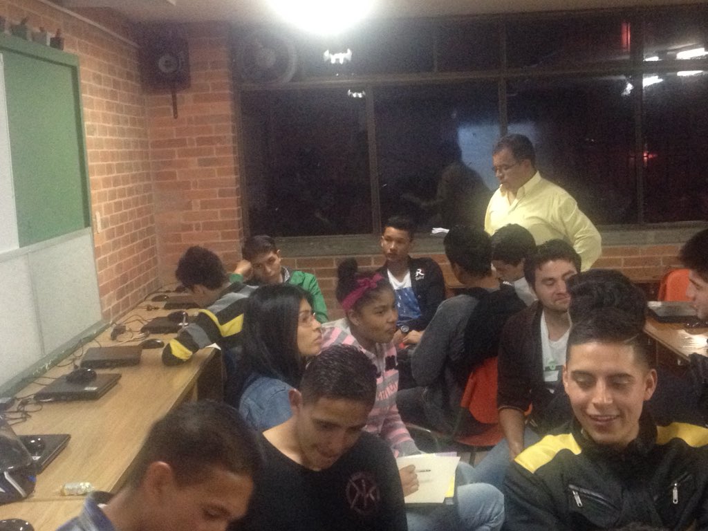 PieccUsaquen's tweet photo. #LaPazEsUnaNota en el Cristóbal Colón Jornada Noche porque todas y todos nos reconocemos como actores de ella https://t.co/e5Vqpu2Ctu