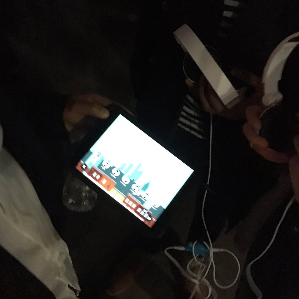 alexruthmann's tweet image. #OIID in the wild @UrbanArtsOrg #freshed party in NYC. @MusEDLab @oiidmusic