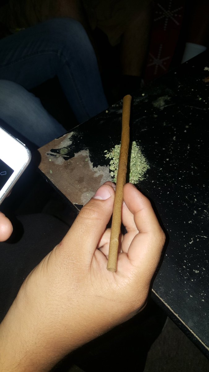 lb_jake17's tweet photo. Blazing extendo 🍁💨😎👌 #chillinlikeavillain https://t.co/SjJ1qhJk1U
