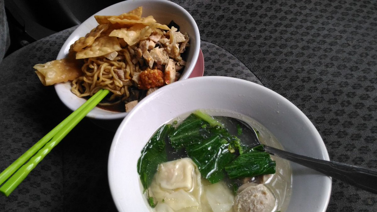 Agar ganteng maksimal cobalah sering2 makan ini <a href="/sigit_iko/">Sigit Iko</a> <a href="/masmono08/">MasMono</a> <a href="/bungimad/">#RIKeren</a> <a href="/AhmadGozali/">Ahmad Gozali</a>