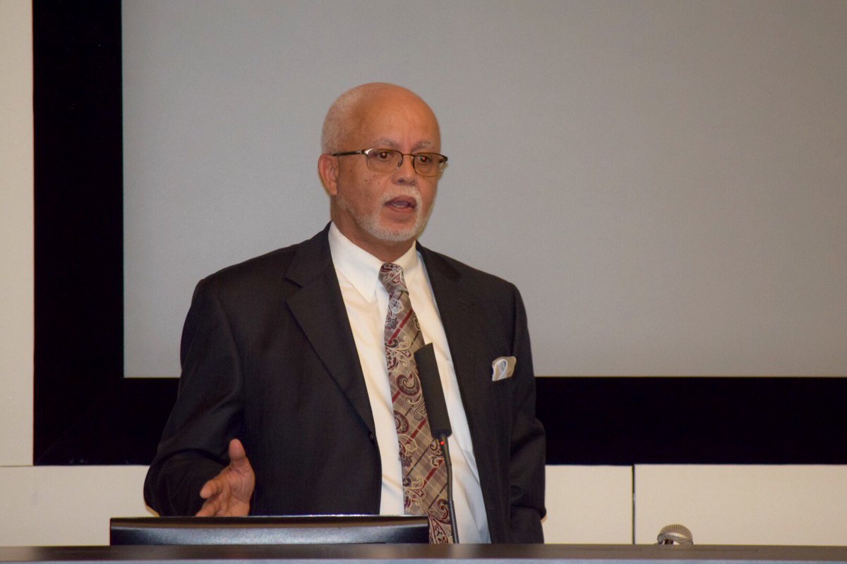 miblackleaders's tweet photo. Congratulations Warren Evans @countyexecevans winner of the Leadership &amp; Legacy Award #AALA16 https://t.co/Bd5kx5mp02