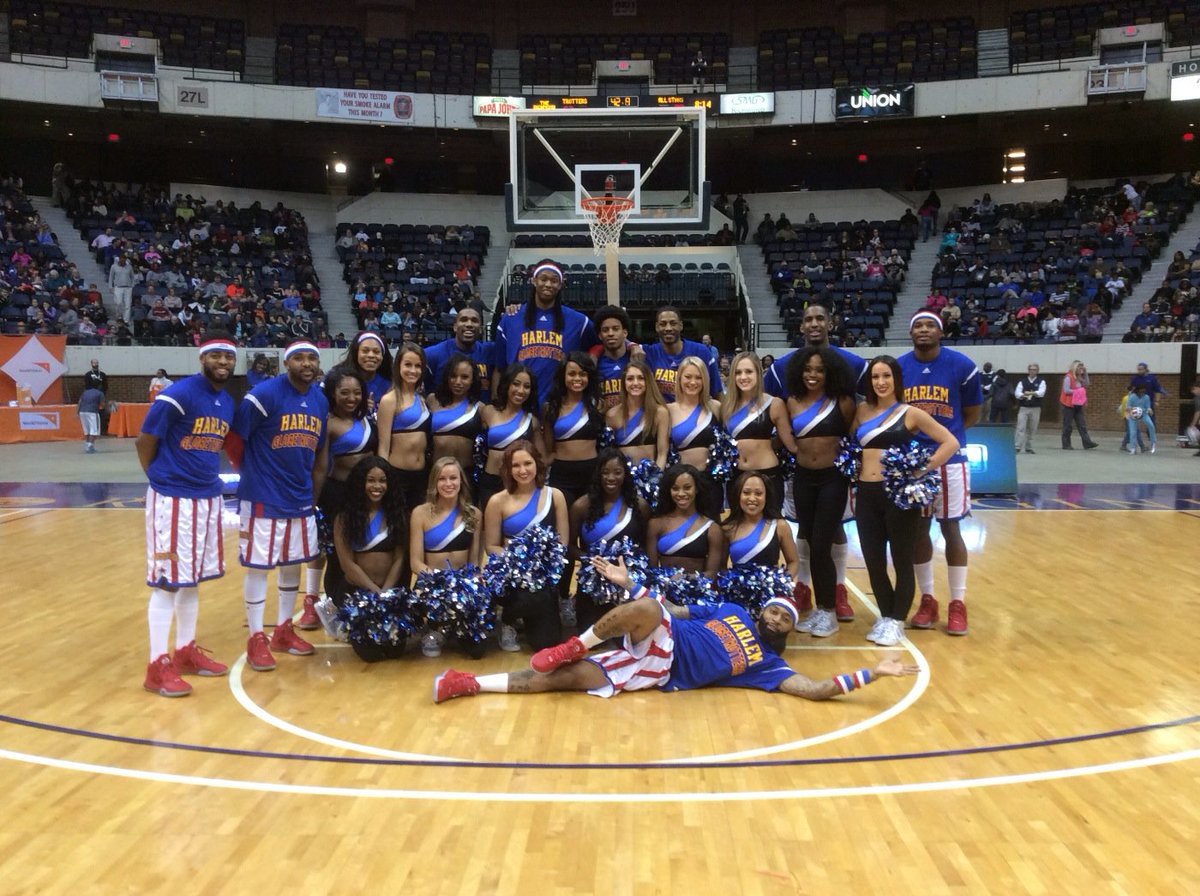 RICRaiders's tweet photo. Our @LadyRaidersVA hanging out with the #harlemglobetrotters tonight! https://t.co/GdG9LJwaeU