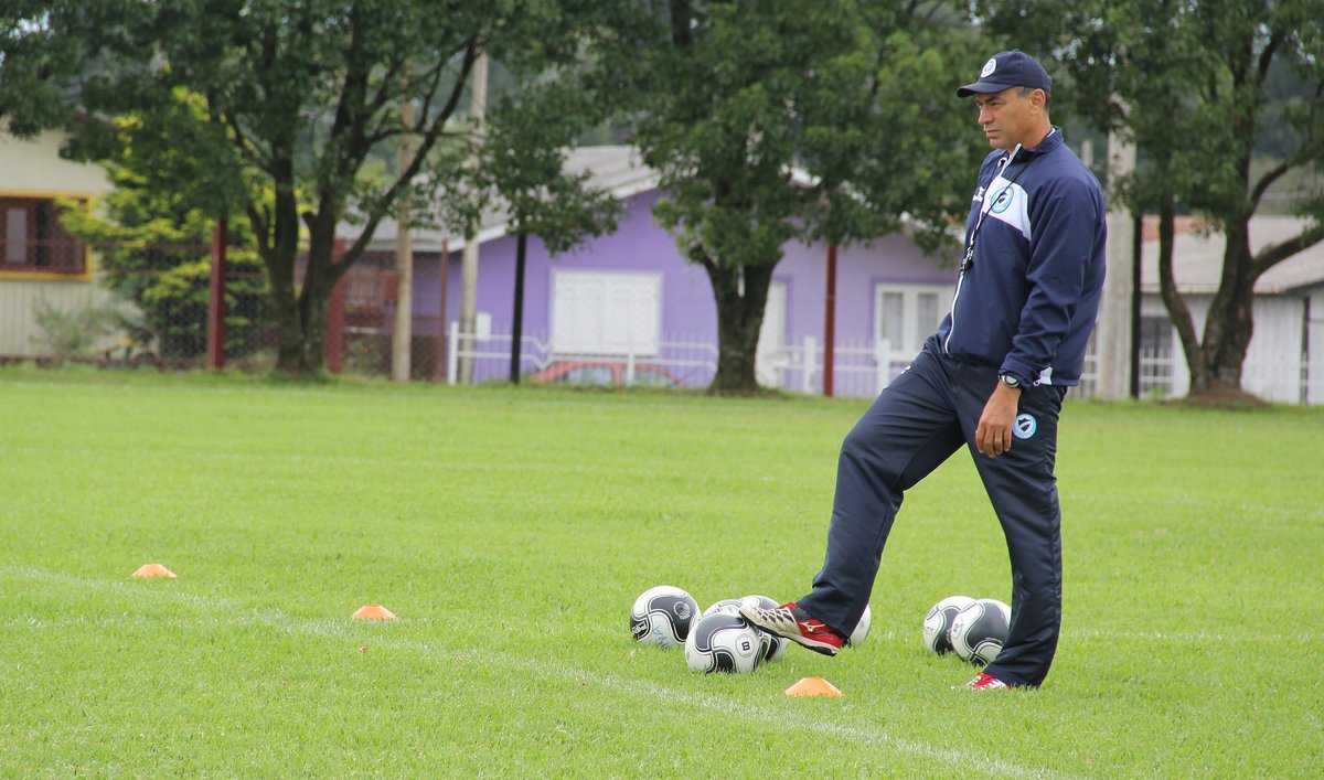 Clemer é demitido do Glória de Vacaria bit.ly/21kYryW