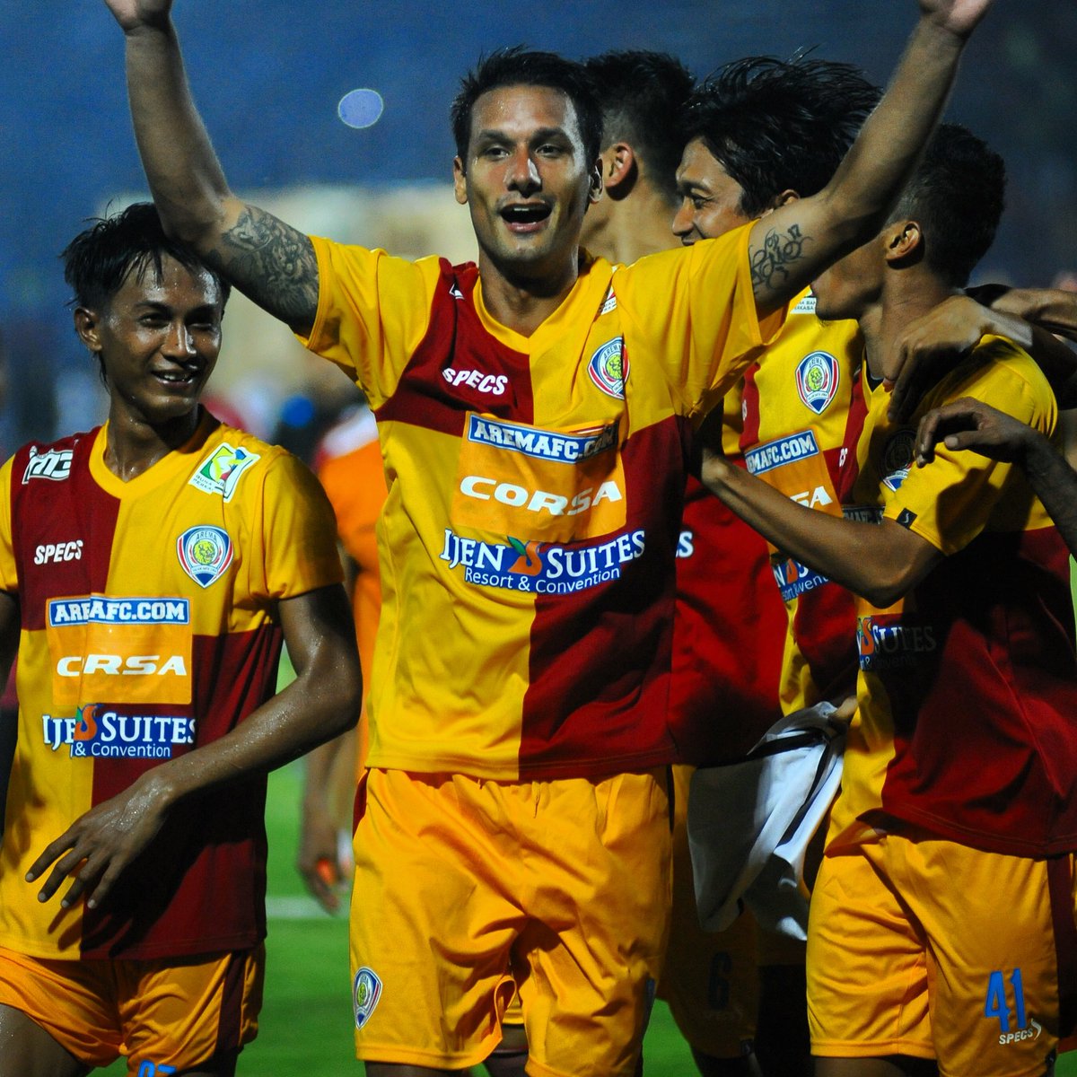 raphaelmaitimo's tweet photo. Champions π Bali Island Cup! Semoga kita bisa lebih baik lagi kedepannya! #Sasaji #SingoTimo #MacanTimo #Aremania https://t.co/CXXwe4vGz8