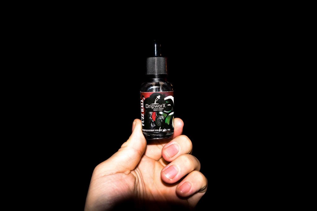 No stars out in tonights sky, so thought I'd add our very own fuzzball as the star of the show. 😍 #vape #vapefam