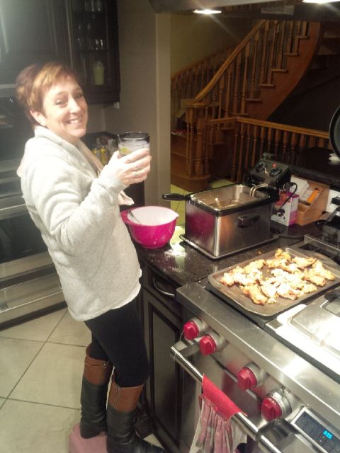 BarbaraBierman's tweet photo. Cooking deep-fried bacon in the world's tallest kitchen sippin' a G&T #SuchARedneck #InMyBoots https://t.co/XF4YtWI73V