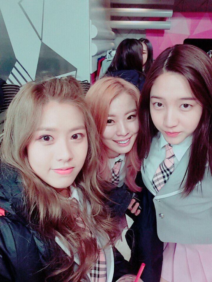 KIMDANIEL_TH's tweet image. [PIC] 160225 Niwashiori's Twitter updates with #Danee #다니 #딤다니 #PRODUCE101 #프로듀스101 ถ่ายกับดานิเมื่อ 2 เดือนก่อนค่ะ