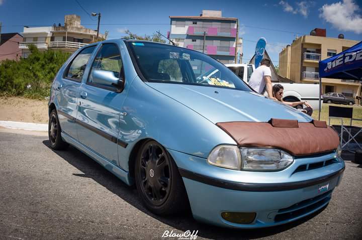 MeTocaLaChaplan's tweet photo. #Palio con neumática en La Costa Show Car, uno de los Fiat más lindos😍🔧❌🏁 https://t.co/WaF6xpox3u