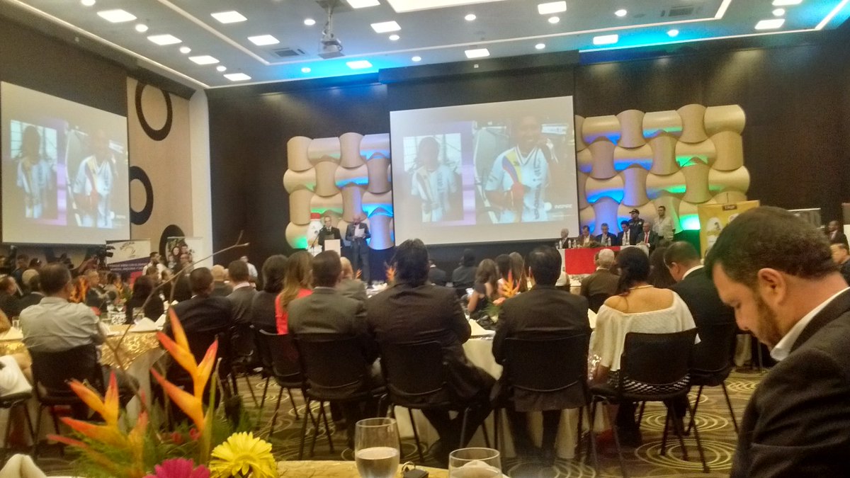 chemoquiroz's tweet photo. Comenzó la ceremonia del Deportista del Año Acord Colombia en Pereira. https://t.co/m5iQzQdNp8