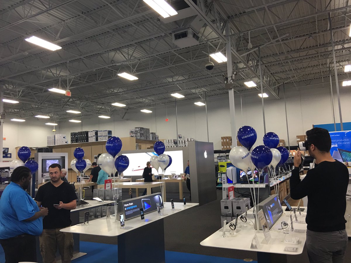 dgtewest's tweet image. Teamwork makes the dream work! #Samsung #2new#BBY246 @markjacksonKC5 @SprintSCentral @krisspragg