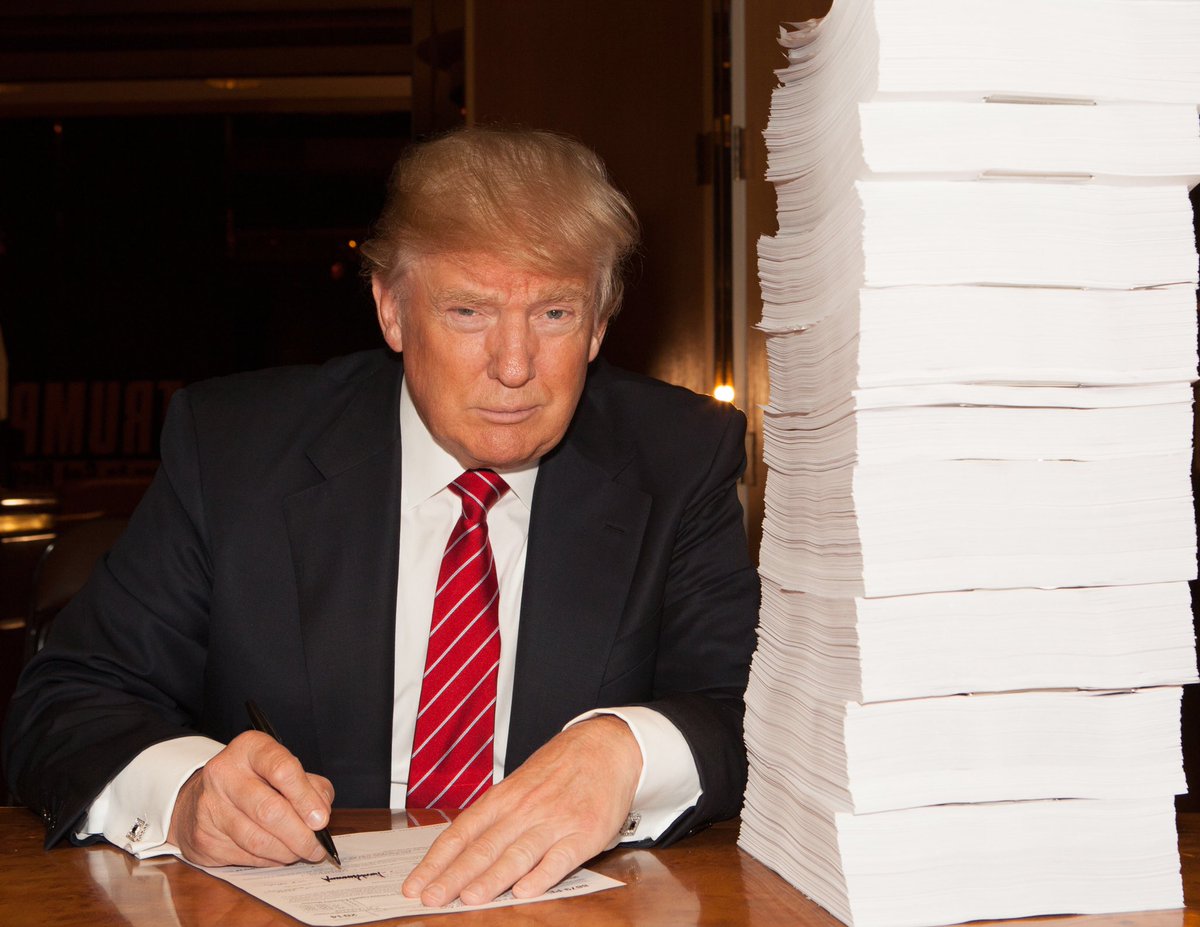 thehill's tweet photo. Trump responds to criticism with photo of "recent tax return": https://t.co/dtL7jlCDfT https://t.co/7xw15w46Yk