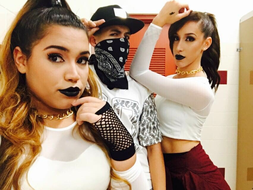 Imalay_16's tweet photo. Antes de bailar■□■ https://t.co/oJmXASdJYi