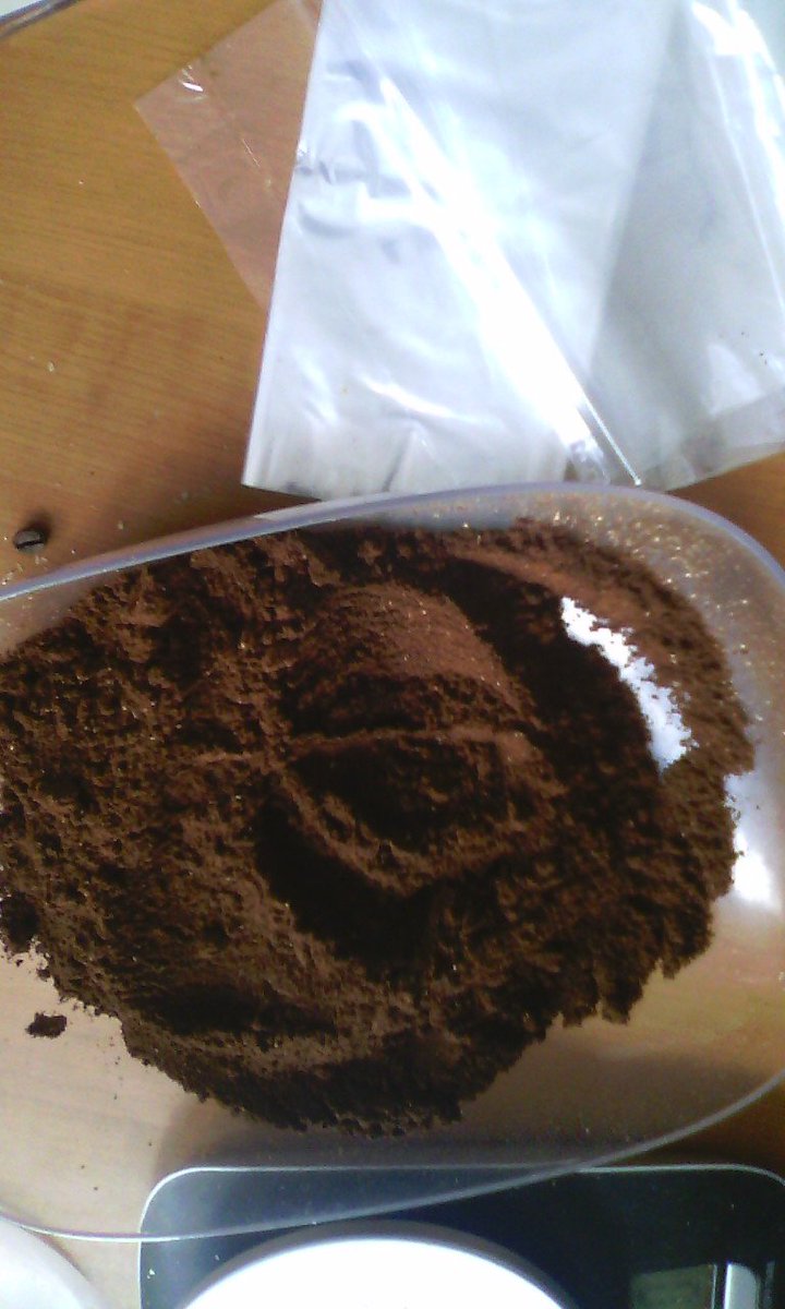 RoyalBeanCoffe's tweet photo. Proses dengan bener bener hati hati sederhana dan teliti menghasilakan kopi yg berkualitas :) @RoyalBeanCoffe https://t.co/KJrGRj6qev