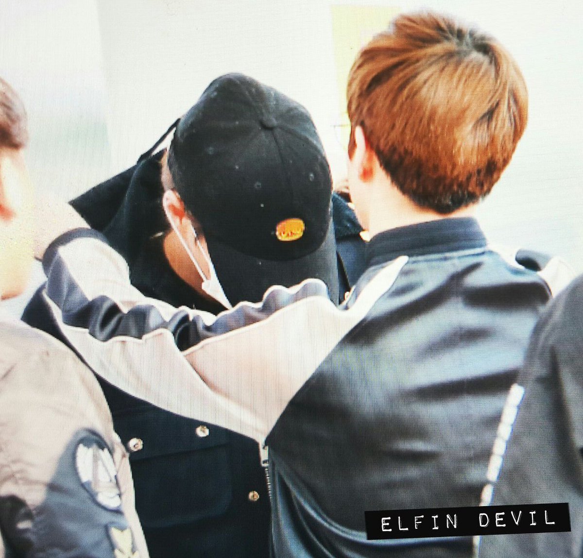 elfindevil's tweet photo. 160226 종인이 조심히다녀오자💖 https://t.co/3Sfn4BCqce