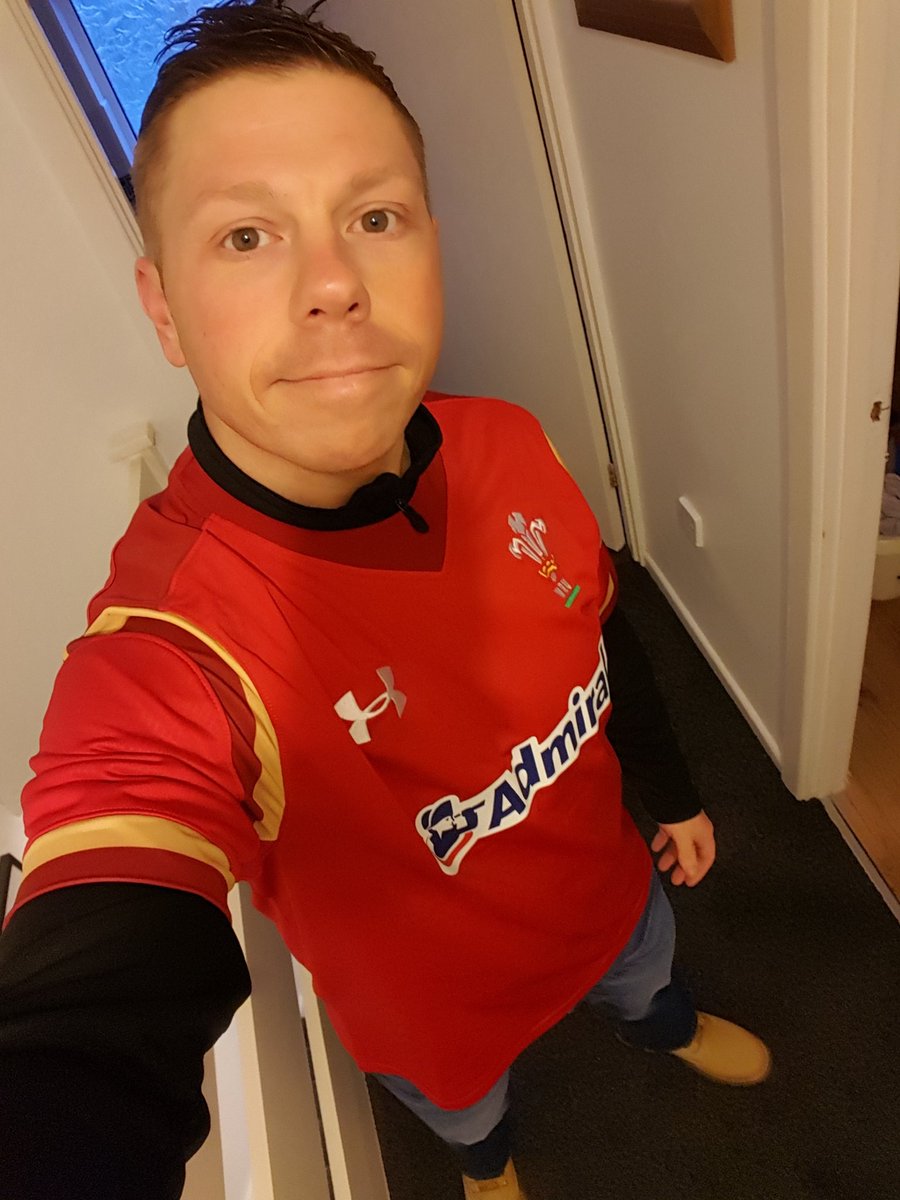 PhilPrice2's tweet photo. Game day!!! #wales #thinkvans https://t.co/JKeQ2Zl8h4