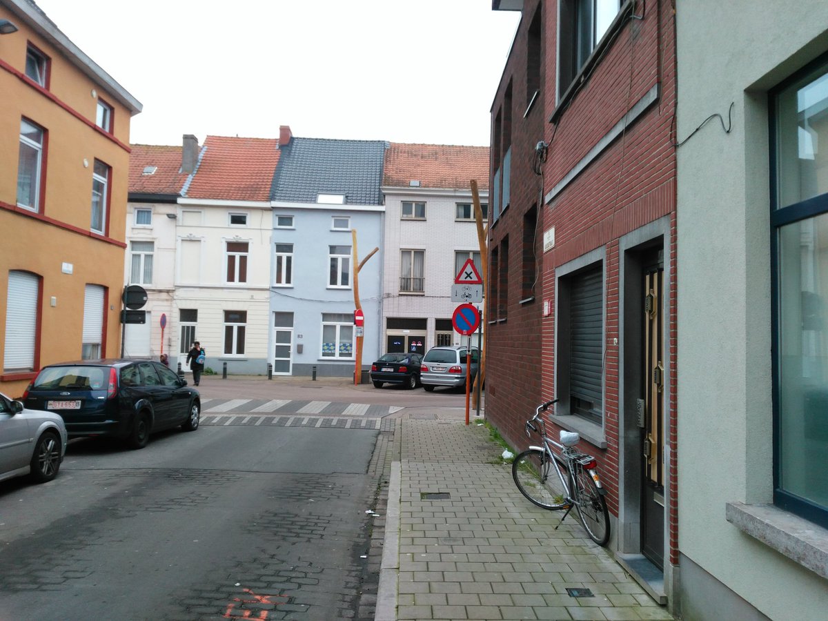 Hubbes's tweet photo. @Stadgent moet hier geen C31 staan? Beetje onduidelijk nu, de C1 staat enkel zichtbaar voor verkeerde rijrichting https://t.co/P3vzV7DU77