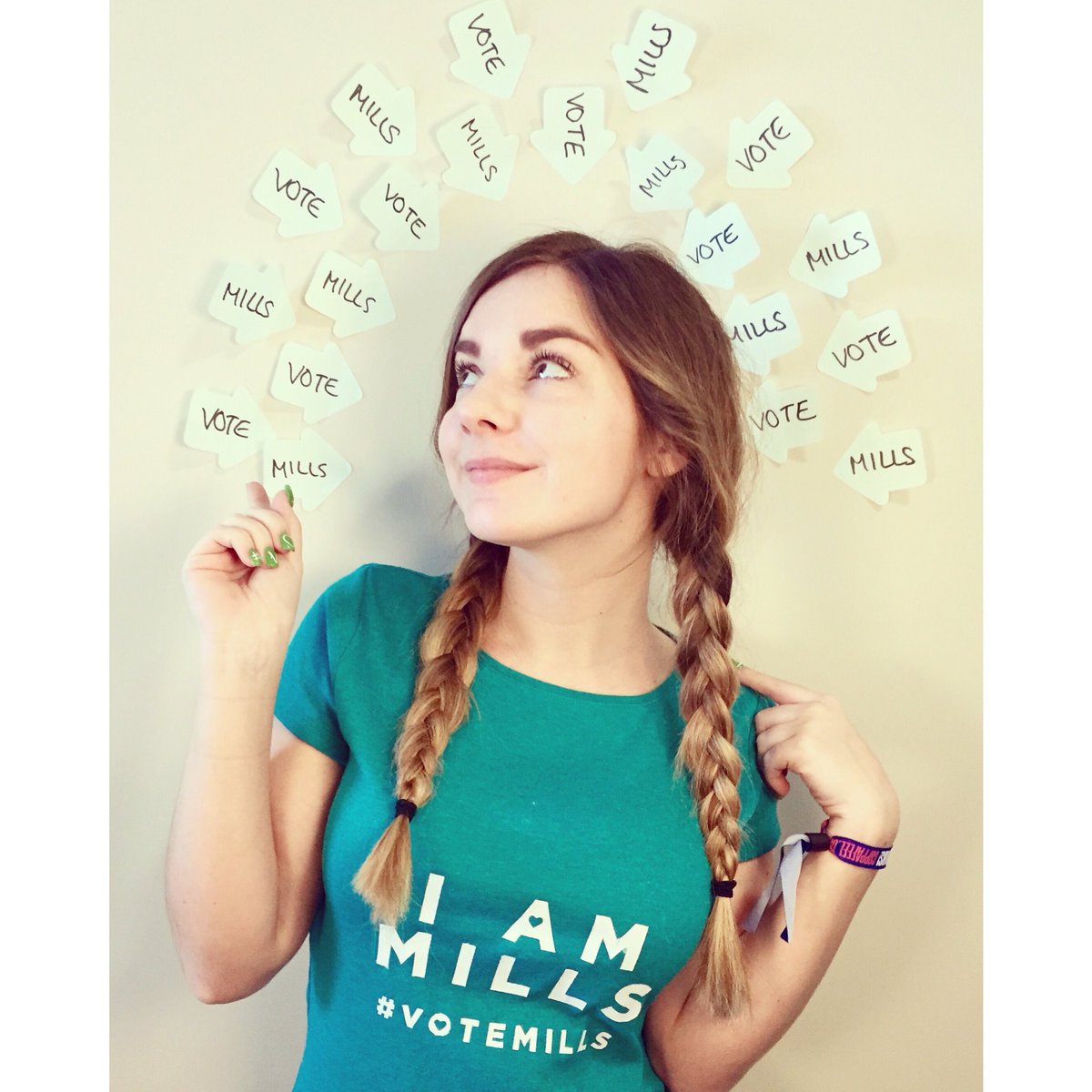 chloee_millss's tweet photo. Voting opens at 12pm today on https://t.co/uRYPiW8P9v https://t.co/hP6CzEOOpW