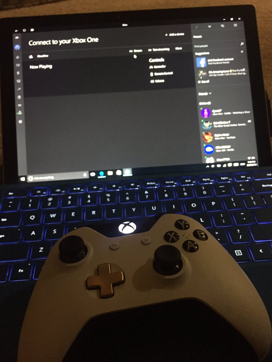 abood_halwajy's tweet photo. When you have nothing to do @Xbox and @surface are there for you 😂 #Halo5 #XboxOne #xboxlive #halo #Surface4Pro https://t.co/ltKHK8ql5z