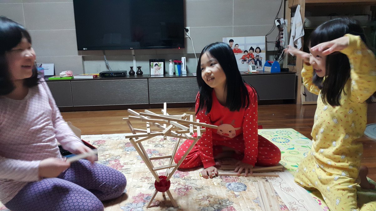 happycrying's tweet image. 하면 할수록 재미있는 #가족보드게임 #스택시스 !!
눈 뜨면 이 #보드게임 먼저 챙기는 아이들 ㅎㅎ

kandy5004.blog.me/220638698500