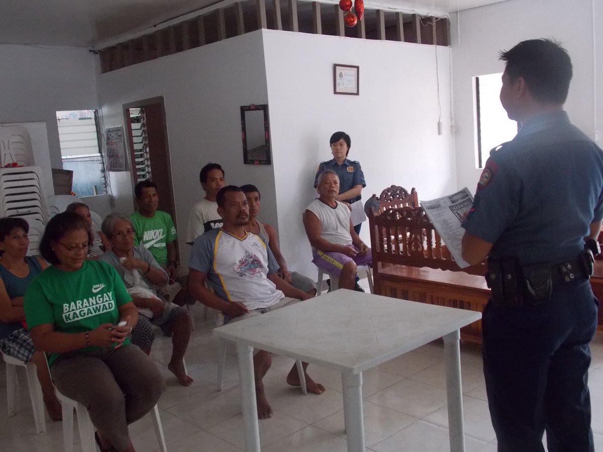 CachoDela's tweet photo. Brgy. Visitation and Distribution of SAFE 2016 and Crime prevention leaflets at Brgy. San Juan, Tingloy, Batangas https://t.co/pf37bhxxwV