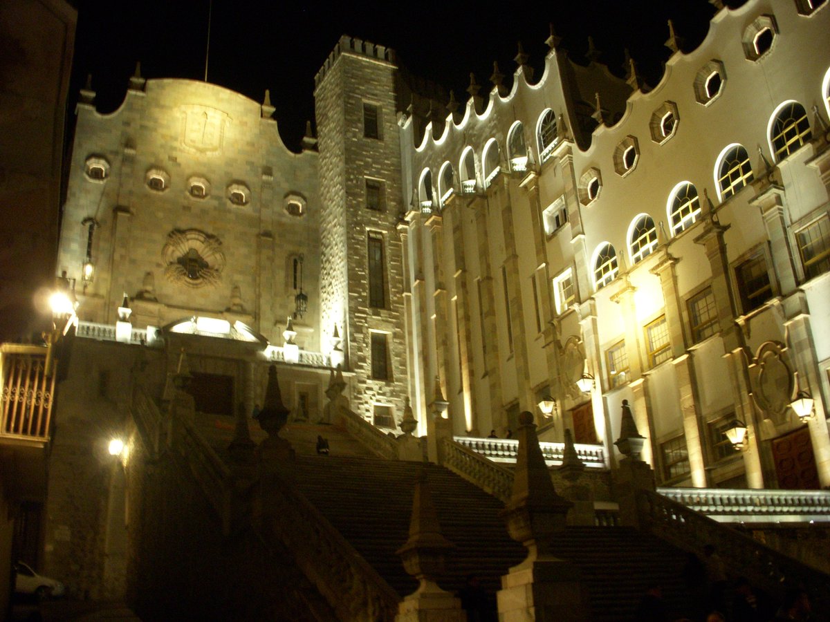 CoroSP89433's tweet photo. UNIVERSIDAD DE GUANAJUATO DE NOCHE https://t.co/uyhQ24aW6G