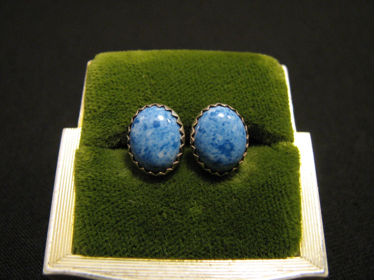 JewelryHoarder's tweet photo. Vintage Oval Sterling Silver Blue Denim Lapis Sawtooth Stud Post Pierced Earrings https://t.co/gdRJ6wFWl6 #etsy https://t.co/vCvCK78hMQ