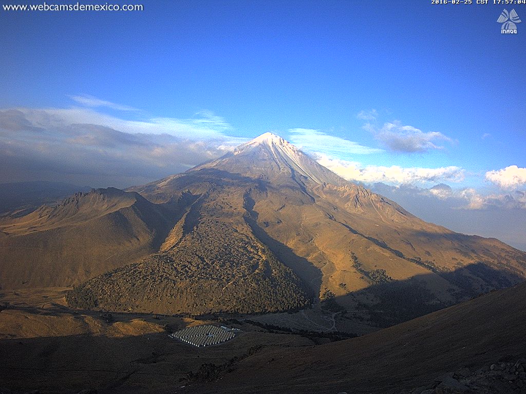 webcamsdemexico's tweet photo. Atardecer de hoy en el punto más alto de México, el Citlaltépetl y el observatorio de rayos gamma #HAWC @inaoe_mx https://t.co/ube2KNQwDA