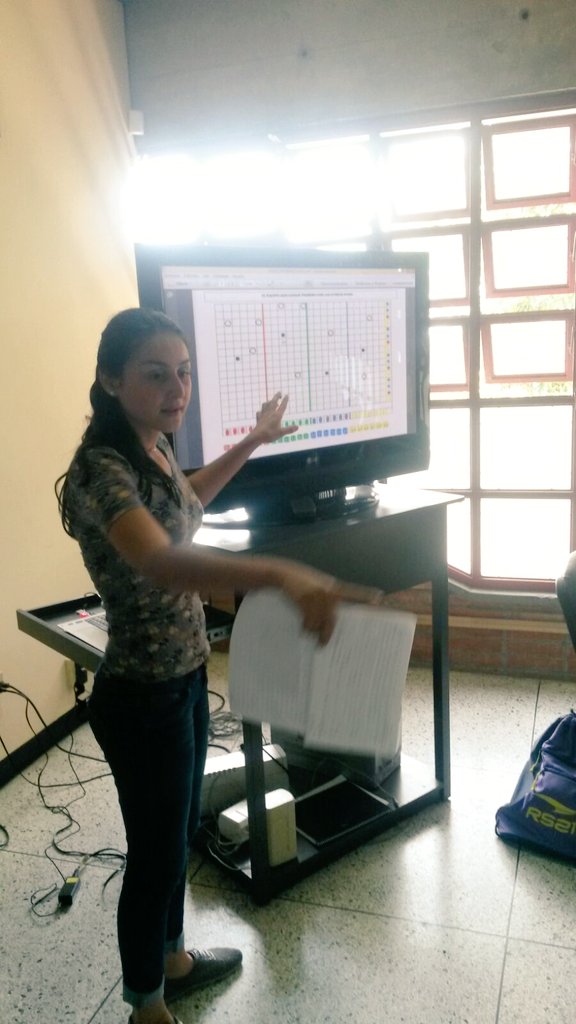 Elite_emprende's tweet photo. Un día #genial, una clase #divertida en la clase de #innovación y # empremdimiento. #facescreativa https://t.co/1xBT2L6hxa