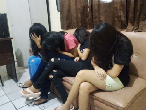 Grepe_Grepe's tweet photo. Pelajar Yang Tatangkok Di Hotel.
@BahasoIndomi @ParemanBagak https://t.co/veVTMkUQ1W