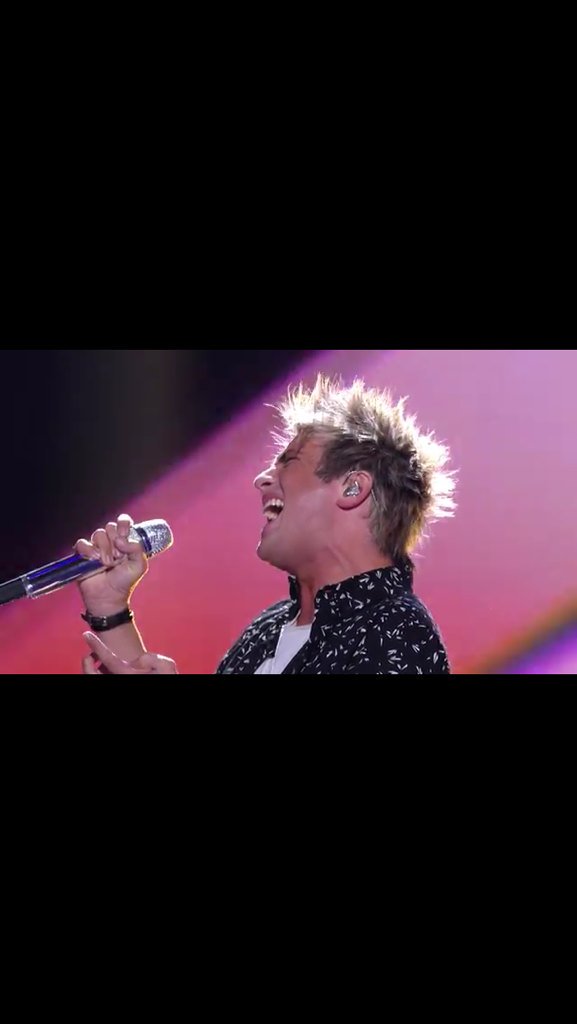 stealmyvegemite's tweet photo. Oh my goodness this performance was beautiful https://t.co/1bf9X7L3lW
