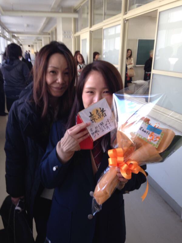 7yanchan's tweet photo. 中学校卒業してから辛い思いさせてばっかでろくでもないこんな娘を見捨てずにどんなものよりも1番大事に。
女1人でここまで育ててくれて、守ってくれて。
何があっても私を信じてくれた。
私は貴方のような人��なりたいです😊
本当にありがとう https://t.co/lAD4M7uZax