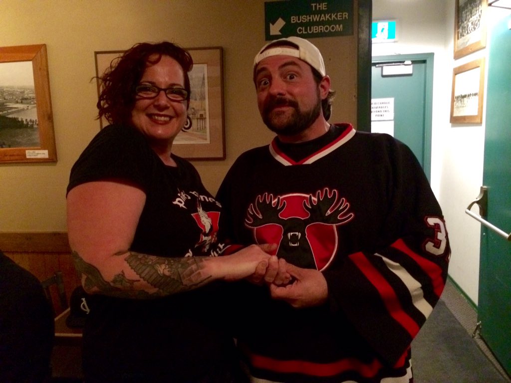 I got to meet a fantastic human lastnight. Hope to see more of you in Saskabush <a href="/ThatKevinSmith/">KevinSmith</a>