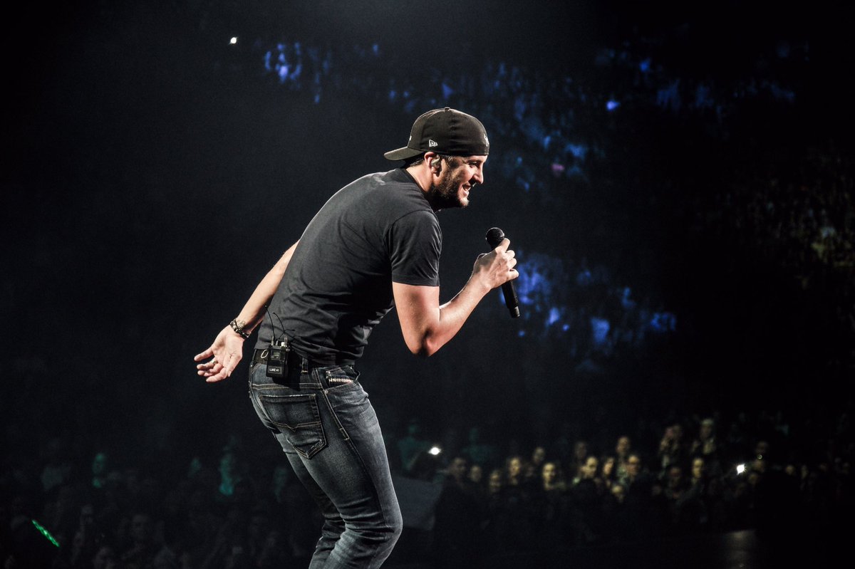 Montreal was awesome tonight. #KillTheLightsTour