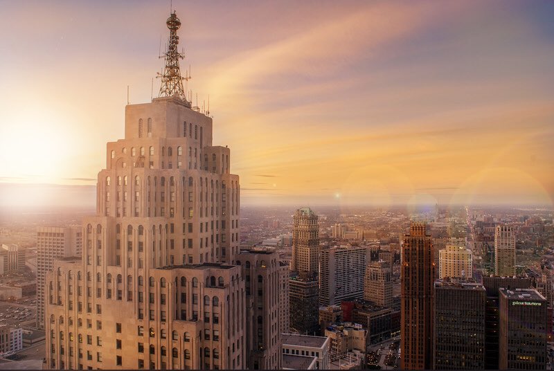 SteveApost's tweet photo. The greatest building in #Detroit what a view #penobscotbuilding #Michigan #sunset come visit Detroit it's beautiful https://t.co/jYcw8gtmi8