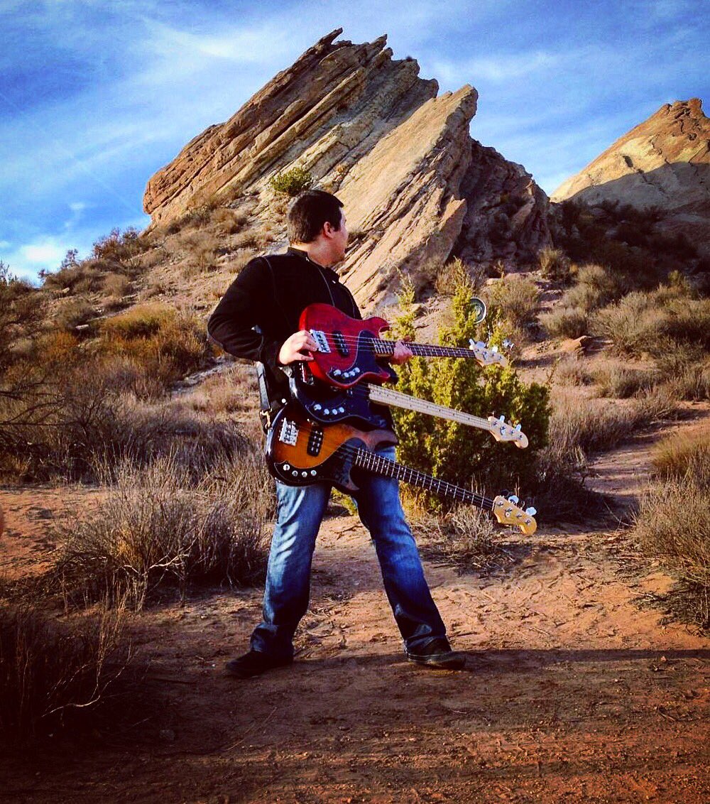 WolfVanHalen's tweet photo. #tbt to holding a bunch of basses for the @Fender #DimensionBass ad I did a while back https://t.co/Hht5eT4xzt