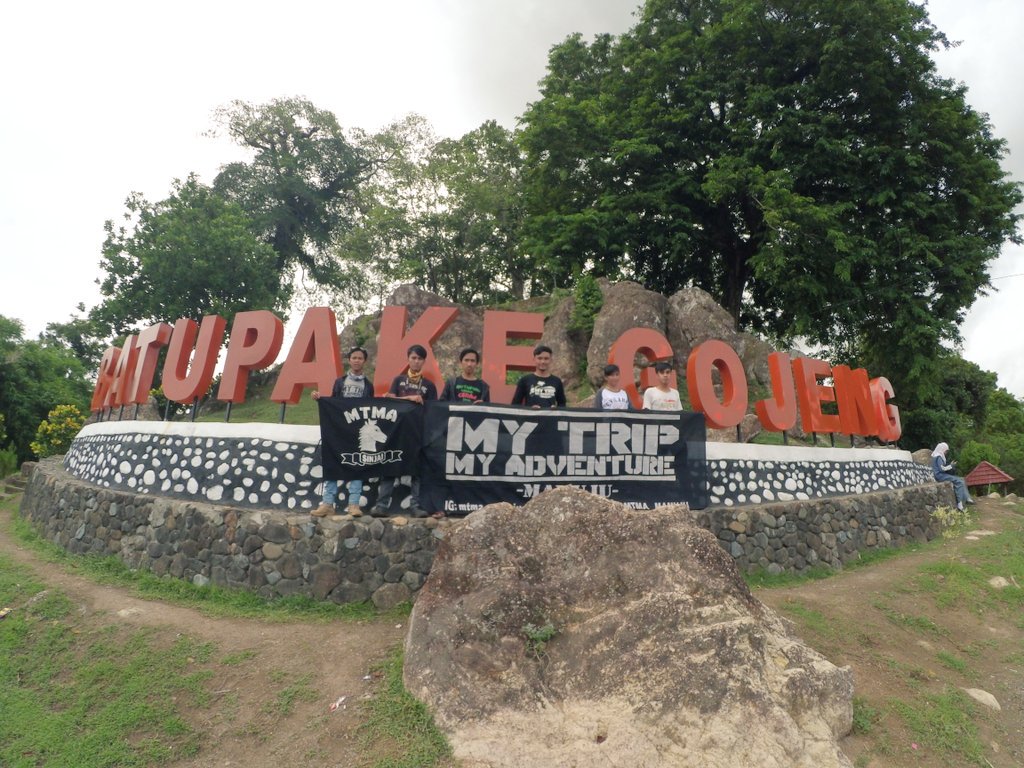 Trip Bersama <a href="/MTMA_MAMUJU/">MTMA MAMUJU</a> dan <a href="/mtmasinjai/">MTMA_SINJAI</a>  
Lokasi : Wisata Alam Batu Pake Gojeng kab.Sinjai