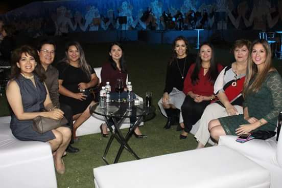 TintoFest's tweet photo. Noche de arte en el #TintoFest a beneficio de @DIFSonora , la presidente @margaritaibar11 agradeció a los artistas https://t.co/ljMFvaHrt7