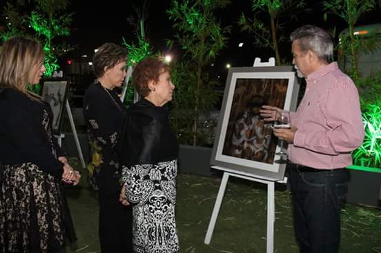 TintoFest's tweet photo. Noche de arte en el #TintoFest a beneficio de @DIFSonora , la presidente @margaritaibar11 agradeció a los artistas https://t.co/ljMFvaHrt7