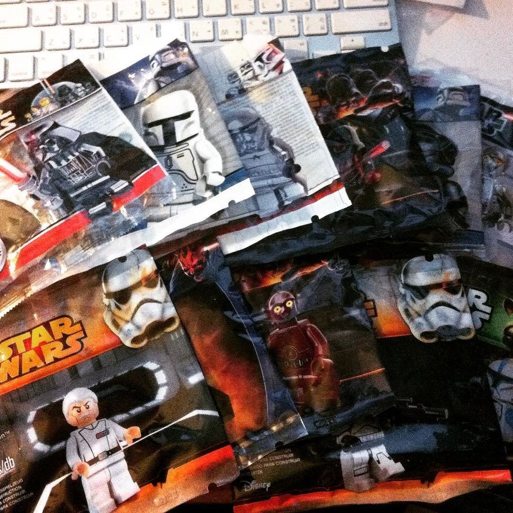 hashtagstarwars's tweet photo. New #StarWars Instagram by @bananabrickthailand // POLYBAG !!! #lego #exclusive #minifigures #rare #vader #whitebob… https://t.co/12EZgKEafi